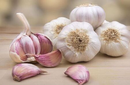 As well as how to treat fungi on the nails of the feet